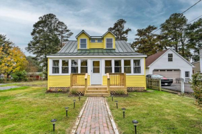 Updated North Beach Cottage Pet Friendly!